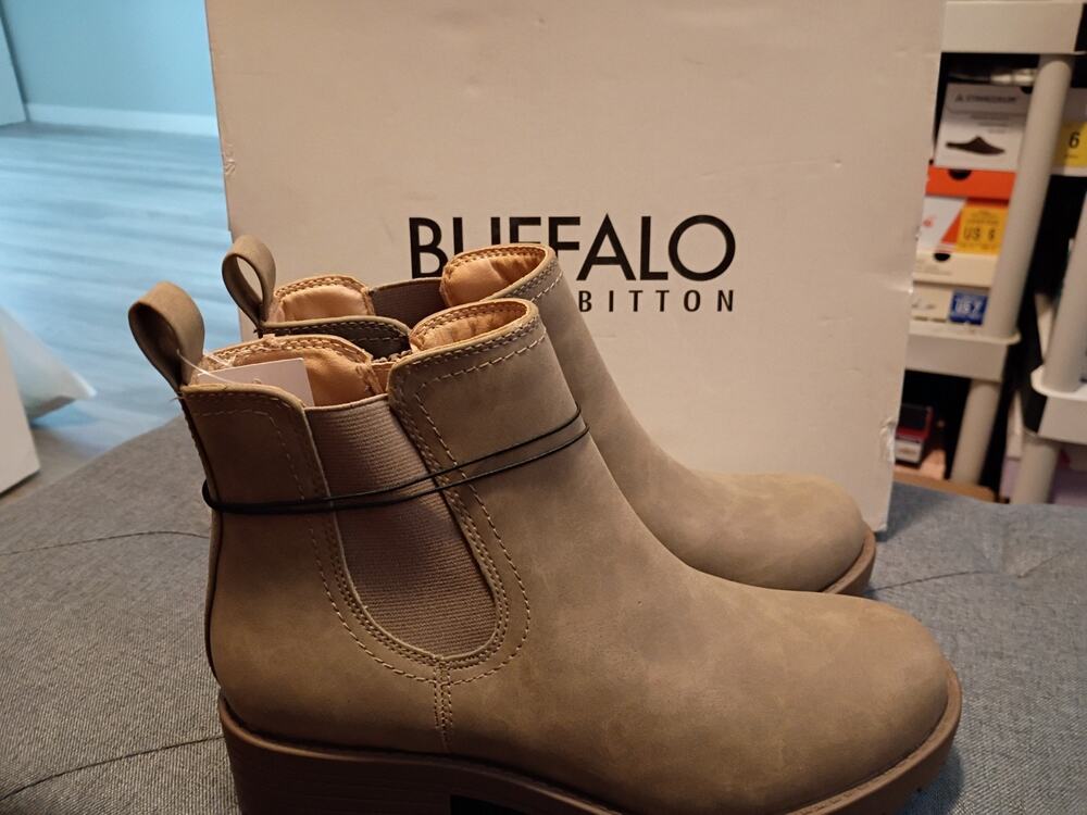 Buffalo Beige Boots Woman's 8